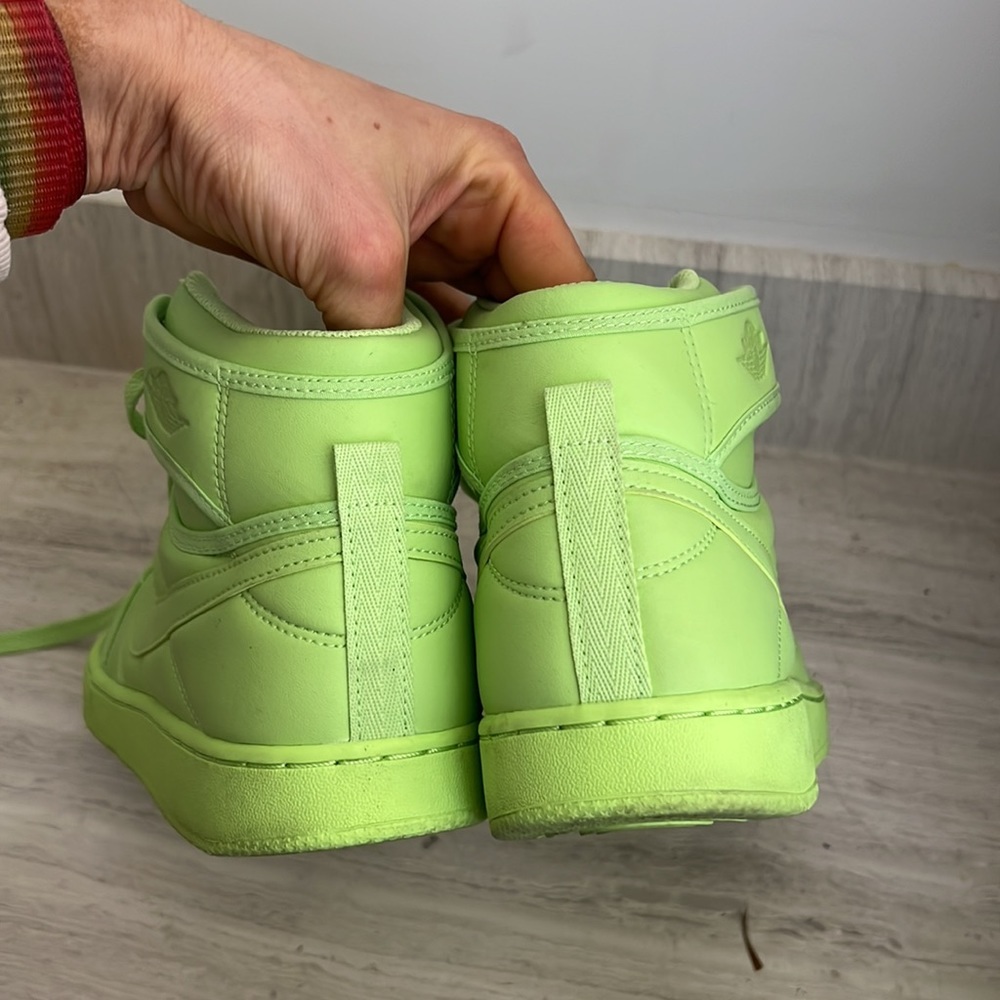 Billie Ellish Jordan Sneakers​ - Picture 3 of 4
